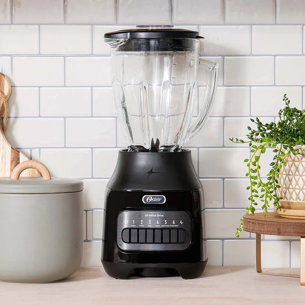 Oster Licuadora con Vaso de Vidrio y 6 Velocidades BLSTPEG-BPB